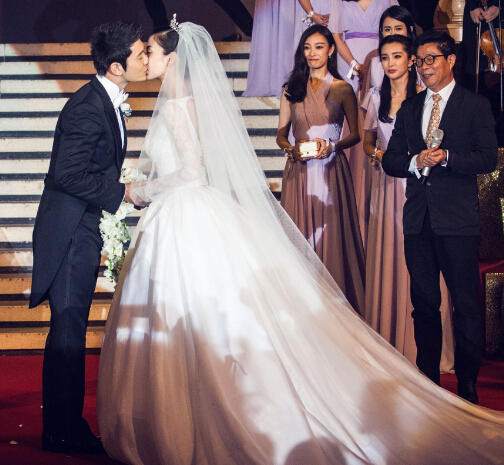 张大大揭秘:众明星如何给黄晓明Baby随份子钱