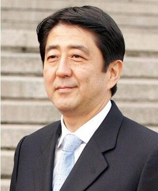 日媒:安倍面部黑沉浮肿似抗癌药所致 上记者会