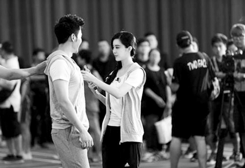 范冰冰吐槽李晨方向感差:买房子都买蒙了,还朝