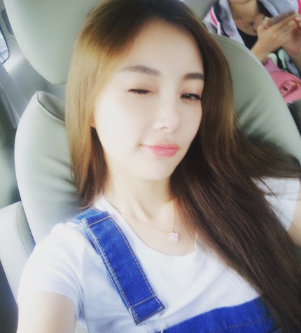 唐嫣自拍显呆萌 看女明星自拍照PK谁最美(图)