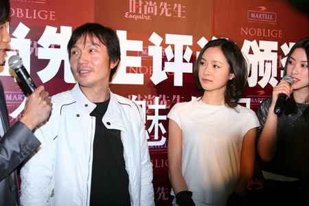 不过比起事业,江一燕的爱情却经营的风生水起,在出席活动时首次高调