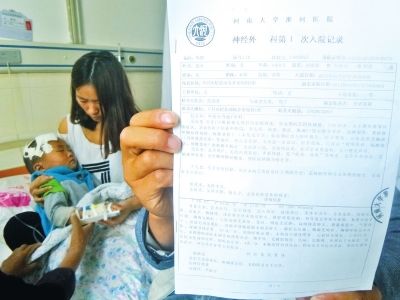 河南 男子狂殴 2岁 幼童  骑电动三轮碾压其身体-