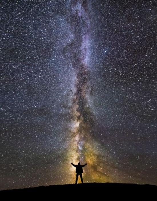 俄司机拍壮丽银河图展迷人星空魅力
