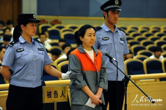 女官员挪用400万 盘点女贪官们的风流事