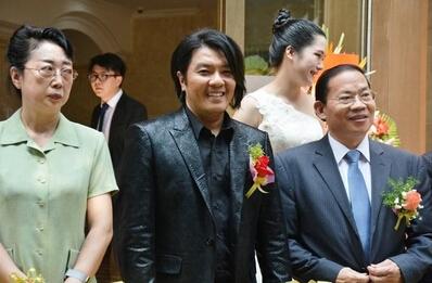 歌手阿杜变老板身材臃肿惊呆小伙伴 网友直呼