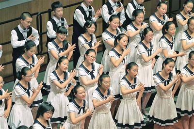 昨晚(10月12日),"民族魂 中国梦  阳光下成长"2015年浙江省中小学生
