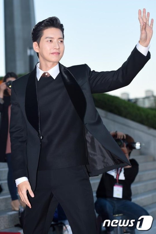 金秀贤李钟硕金泰熙少女时代EXO 2015韩国电