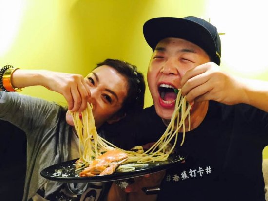 北京街头又现土豪外卖 杜海涛陈欧化身外卖小