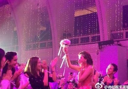 林志玲抢到捧花男友仍是迹 林志玲情路回顾(图