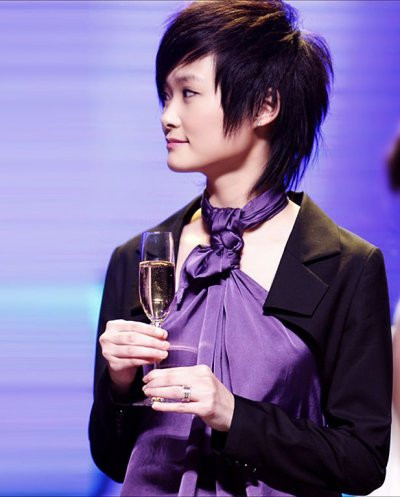 李宇春侧脸