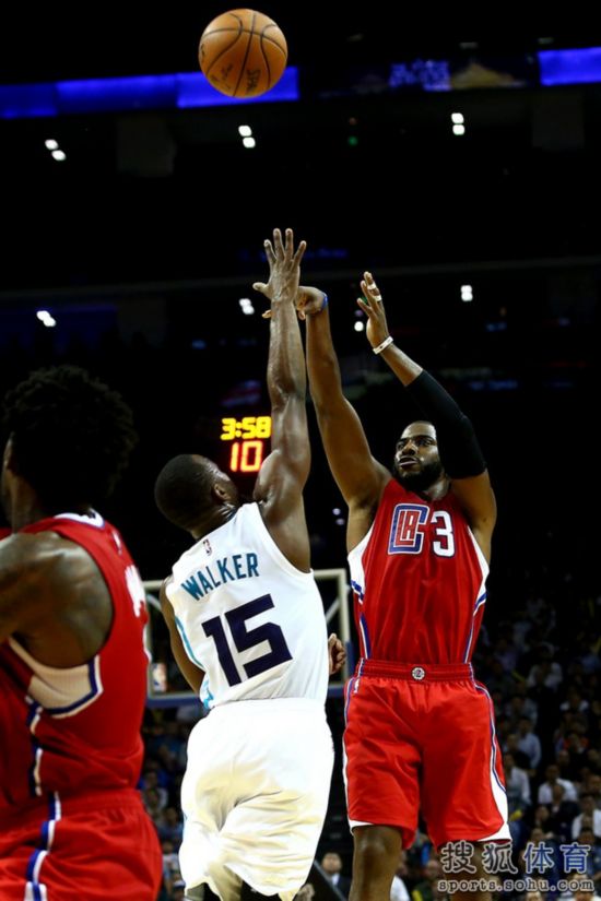 NBA中国赛-黄蜂大胜快船 林书豪强突飘逸上篮