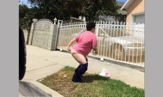 粗俗!女子公开排便发泄对美中产阶级不满