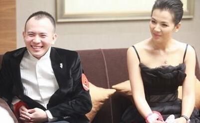 王珂晒老婆刘涛与胡歌接吻照 刘涛剧中吻戏大