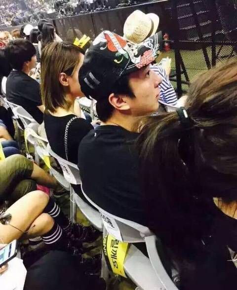 王思聪卡包丢失求助网友 留助理电话谁知被打