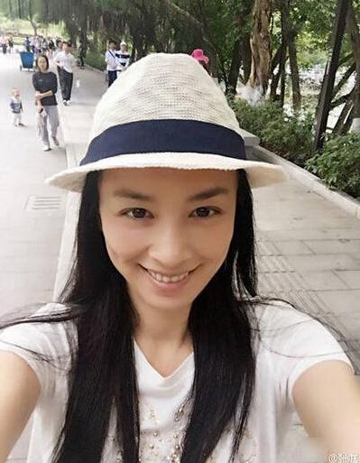  张庭晒老公熟睡照 秀恩爱 网友:虐死单身狗了--