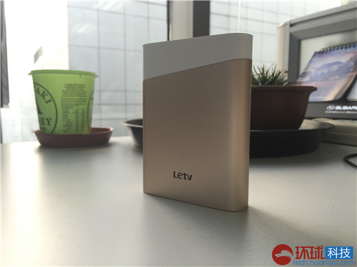 支持高通QC2.0双向快充 乐视移动电源试用