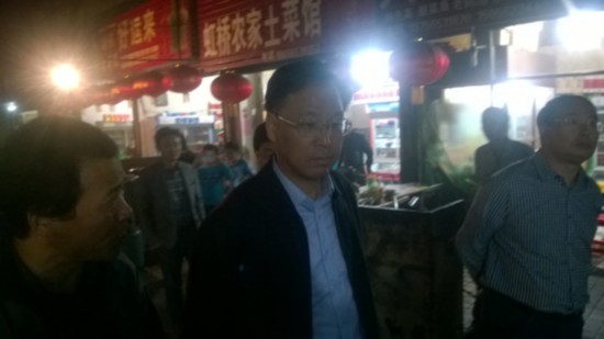 无为县委副书记、县长袁发林夜查道路交通及小