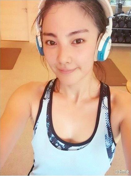 王子文高难度瑜伽动作秀完美身材 鹿晗唐嫣张雨绮 明星健身照大盘点