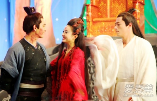 《花千骨》大结局删减剧情花千骨喝醉吻竹染白