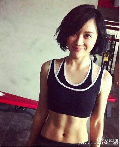 王子文高难度瑜伽动作秀完美身材 鹿晗唐嫣张雨绮 明星健身照大盘点