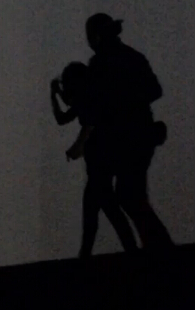  邓紫棋穿高跟摔倒  盘点女星靠摔跤博关注事件