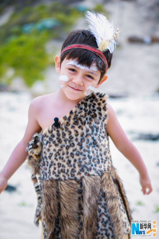 诺一原始人写真曝光 小王子秒变帅气小野人