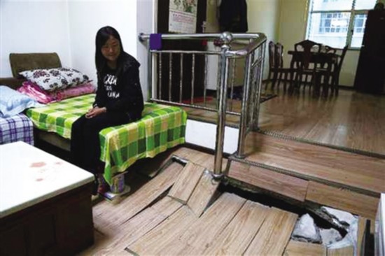 海东民和:11户住宅 地面塌陷近5年