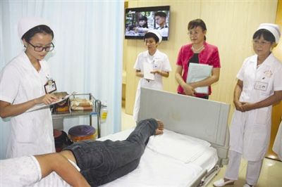 自治区专家组对宜州中医院进行检评