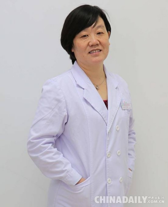 杨艳芳:3岁儿性感鸡上绣300针不留痕花林蕾姐妹小鸡图片