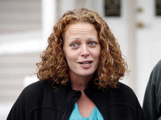 从西非回国被隔离 美国女护士怒告州长和卫生