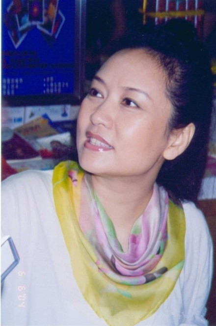 盘点中国 第一夫人 彭丽媛成长照片 史上最全