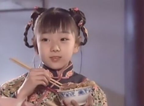 《还珠格格》小鸽子28岁依旧娃娃脸 已为钢