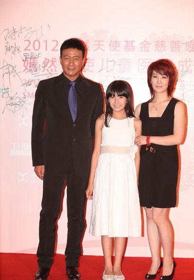 爸爸去哪儿第三季:胡军女儿美哭poppy 诺一康