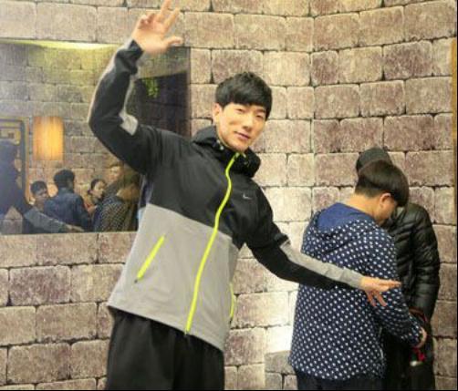 刘晓庆吐槽机场面条贵:这是吃钱 揭明星机场囧