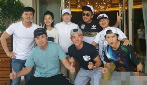 Angelababy素颜颜值不敌冯小刚?证件照揭明星