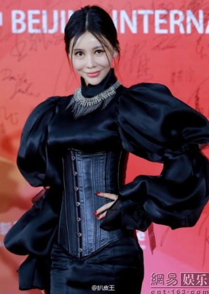 柳岩自曝打过瘦脸针 承认整容的明星还有谁?