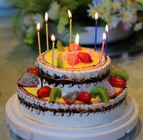 男孩生日每桌上万 专家:会让孩子从小沾染俗气