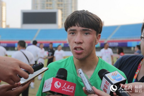 青运会男足U16组乌鲁木齐夺冠 教练:新疆会涌