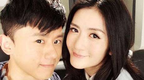 冯远征亲吻爱妻秀恩爱 盘点明星花式虐狗秀恩