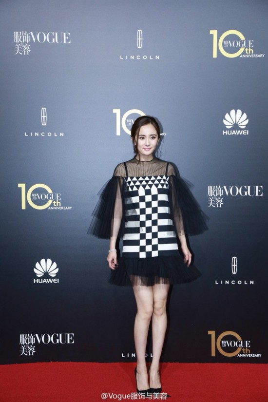 杨幂倪妮刘亦菲比美 vogue十周年生日趴集齐半个娱乐圈