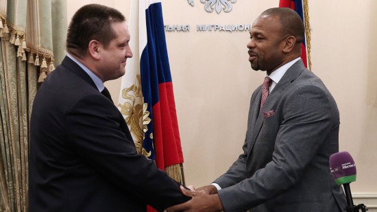 美国著名拳王琼斯正式获俄罗斯国籍