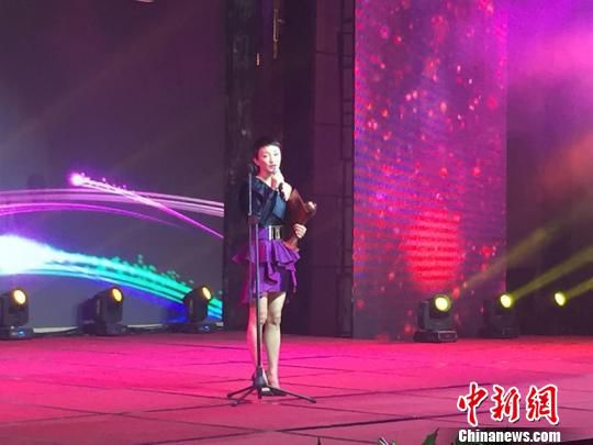  第二届  文荣奖 胡歌凭《伪装者》获最佳男主角