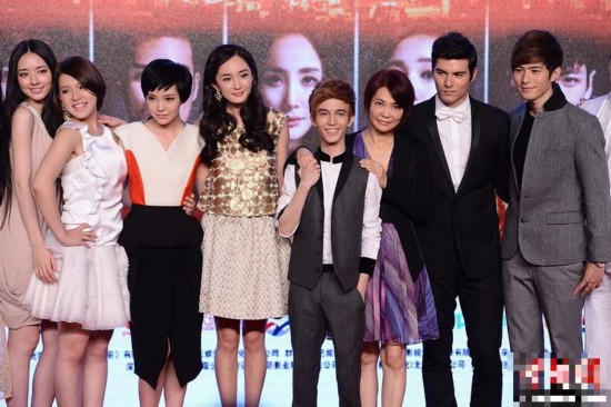 何炅一米八?杨幂高小四一头?明星合影揭穿身