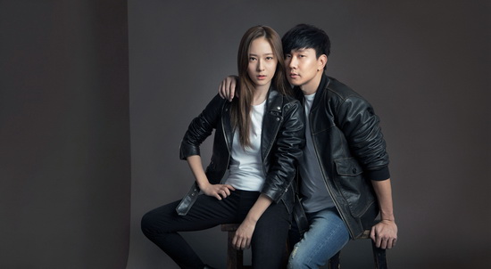 林俊杰任代言拍广告 f(x)成员合作默契十足(组图