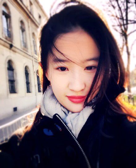 刘亦菲穿睡衣酒店自拍 45度角妩媚迷人皮肤超