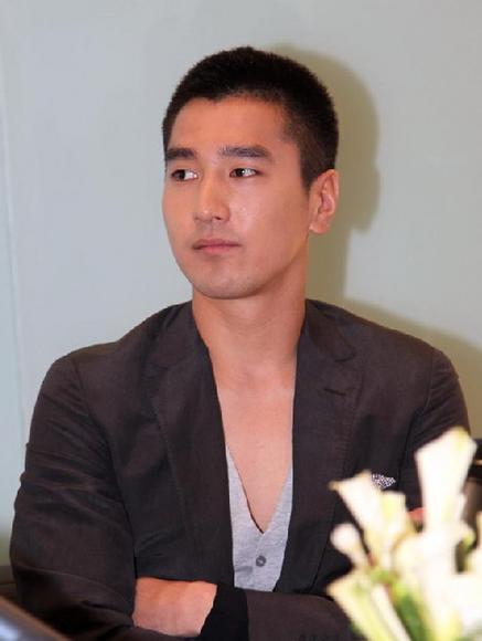 王菲痴迷网购范冰冰假发控谢霆锋不爱洗头 揭