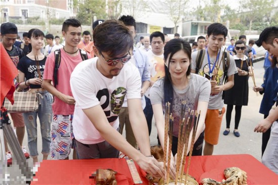 胡歌日本获奖英文演讲引尖叫 揭胡歌千亿豪宅