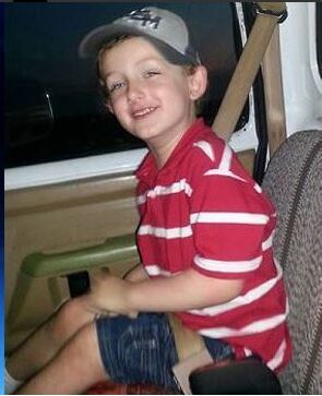 美国警察追赶嫌犯时开枪打死嫌犯儿子 孩子身