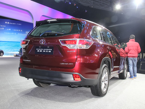 秋<em>冬季</em>流行色彩 酒<em>红色</em>中型SUV推荐--人民网海