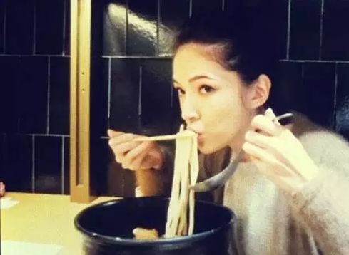 惯性劈腿阮经天许玮宁情断分手 男方穷追死打